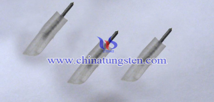 タングステン針:走査型トンネル顕微鏡用プローブ寫真